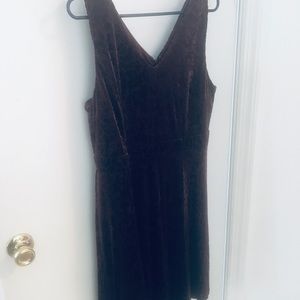 Velvet Patterned v neck short dress